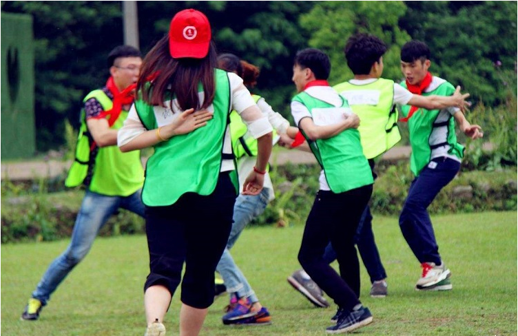 公司团建项目：撕名牌