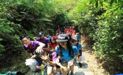 如何进行新员工入职培训？